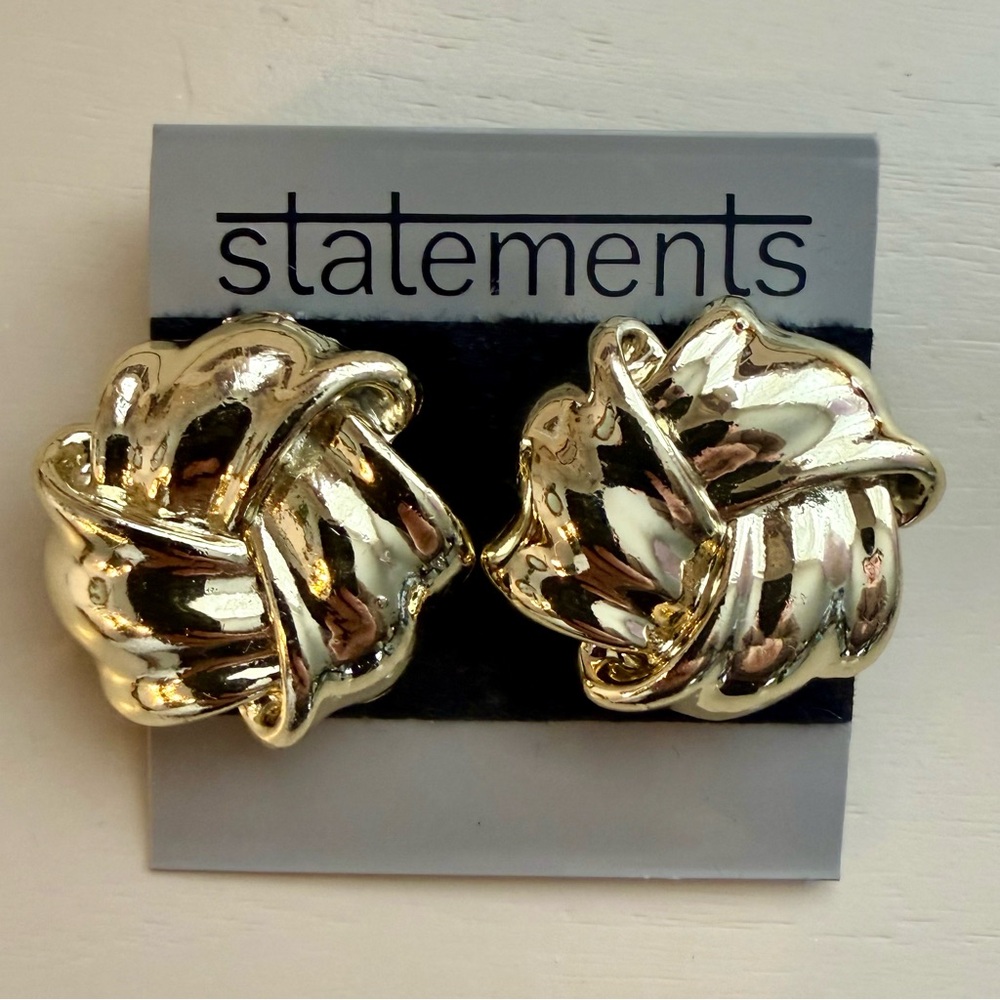 Statements Gold Tone Chunky Knot Button Earrings Pierced New on Card Holder